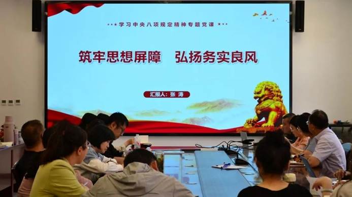 会议室里的人们 AI 生成的内容可能不正确。