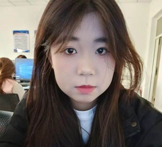 人的脸 AI 生成的内容可能不正确。